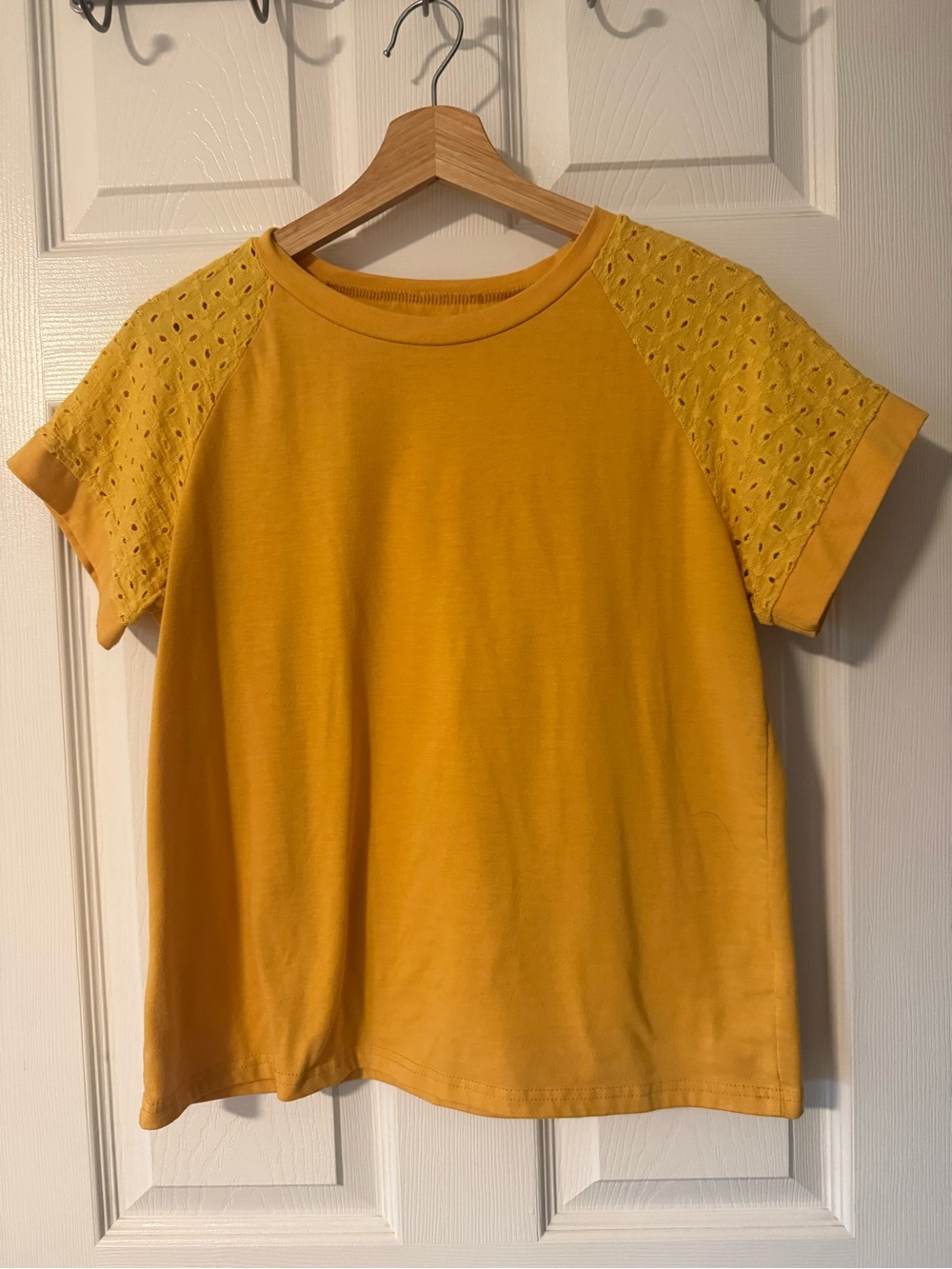 SHEIN Yellow Eyelet Sleeve Short Sleeve Tee